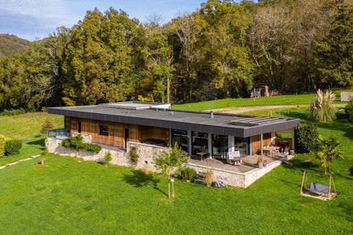 Maison 5 pièces 194 m² · à Altillac · 194 m² · 523 000 €