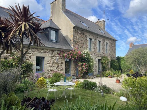 Maison 8 pièces 201 m² · à Ploubazlanec · 201 m² · 705 600 €