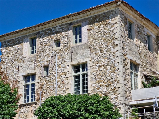 Maison 7 pièces 170 m² · à Ongles · 170 m² · 259 000 €