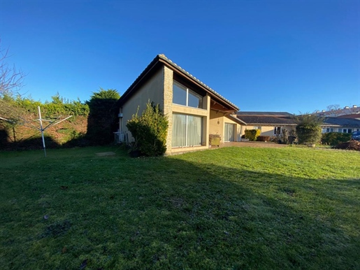 Maison 7 pièces 303 m² · à Saintes · 303 m² · 334 990 €