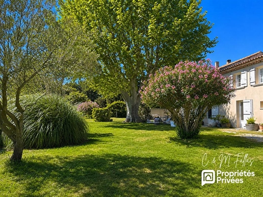 Maison 9 pièces 205 m² · à Camaret-sur-Aigues · 205 m² · 463 000 €