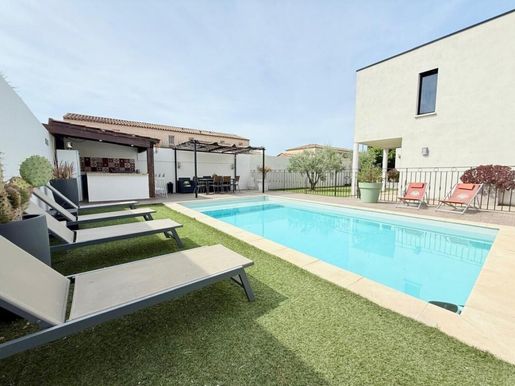 Maison 6 pièces 178 m² · à Clarensac · 178 m² · 469 000 €