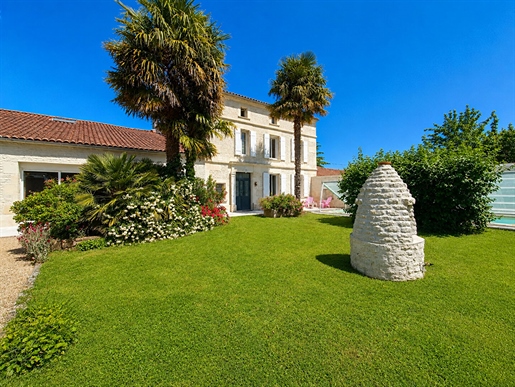 Maison 6 pièces 320 m² · à Saint-Sulpice-de-Cognac · 320 m² · 450 000 €