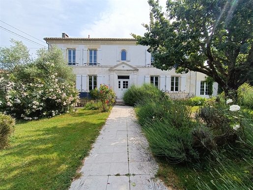 6 pièces 182 m² · à Sainte-Sévère · 182 m² · 370 000 €