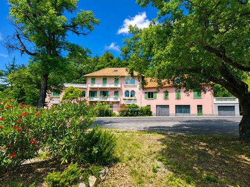Immeuble 20 pièces 800 m² · à Château-Arnoux-Saint-Auban · 800 m² · 699 000 €