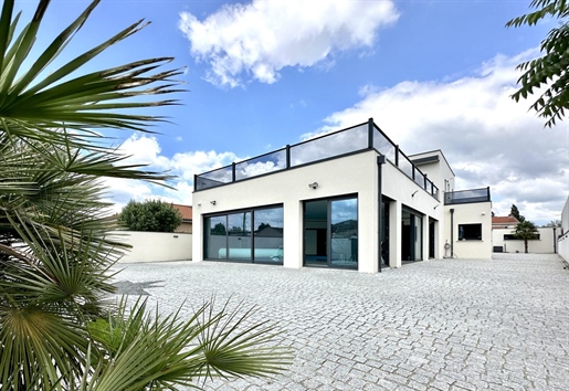Maison 6 pièces 227 m² · à Clermont-Ferrand · 227 m² · 515 000 €