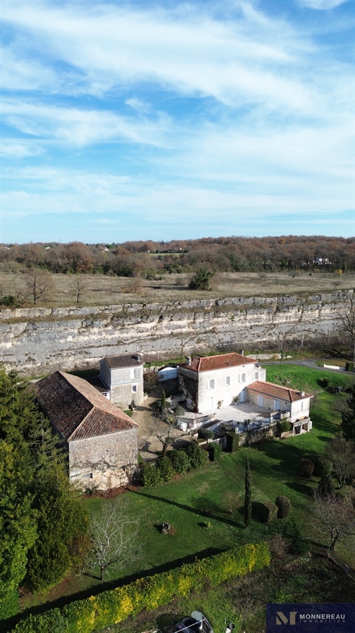 5 pièces 160 m² · à Mouthiers-sur-Boëme · 160 m² · 397 000 €