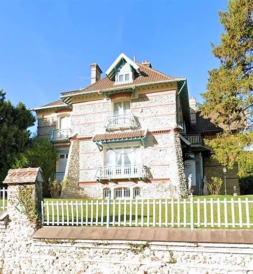 11 pièces 350 m² · à Annet-sur-Marne · 350 m² · 698 000 €