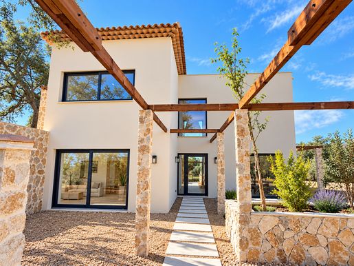 Maison 4 pièces 137 m² · à Bagnols-en-Forêt · 137 m² · 999 000 €