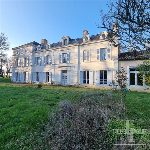 Maison 19 pièces 594 m² · à Sorges Et Ligueux en Périgord · 594 m² · 650 000 €