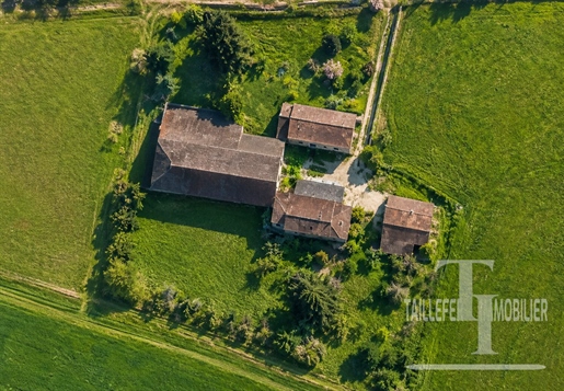Ferma de caracter cu 760 m² de anexe