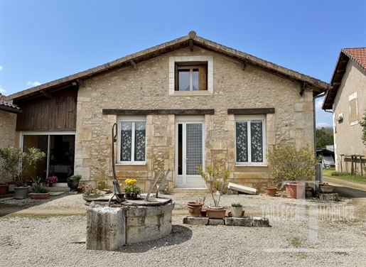 Maison 6 pièces 220 m² · à Antonne-Et-Trigonant · 220 m² · 590 000 €