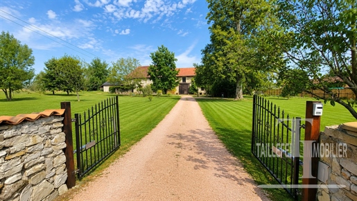 7 pièces 260 m² · à Saint-Saud-Lacoussière · 260 m² · 329 000 €