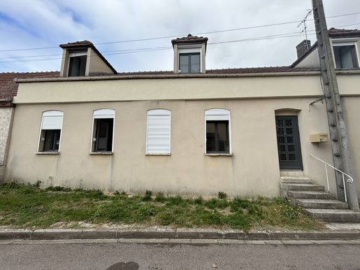 Maison 6 pièces 178 m² · à Gélannes · 178 m² · 185 000 €