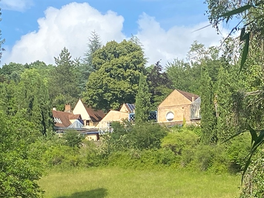 Maison 12 pièces 270 m² · à Rouffignac-Saint-Cernin-de-Reilhac · 270 m² · 685 000 €