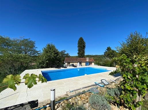 Maison 5 pièces 170 m² · à Saint-Pierre-de-Côle · 170 m² · 230 000 €