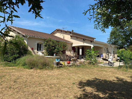 Maison 4 pièces 125 m² · à Limeyrat · 125 m² · 275 000 €