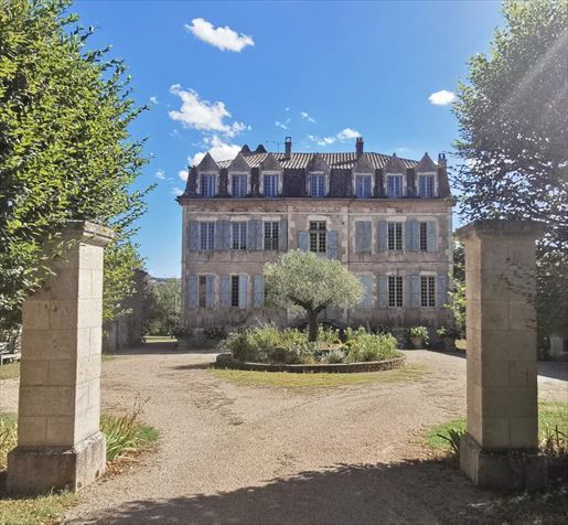 Maison 20 pièces 677 m² · à Cordes-sur-Ciel · 677 m² · 1 650 000 €