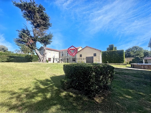 Maison 9 pièces 379 m² · à Miélan · 379 m² · 299 000 €