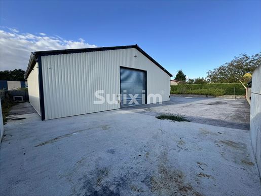 Local commercial 3 pièces 220 m² · à Tavaux · 220 m² · 198 000 €