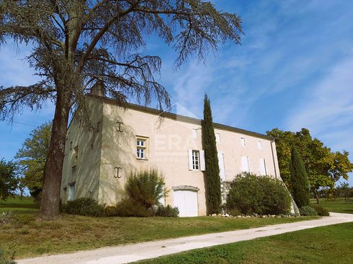 Maison 7 pièces 206 m² · à Montcaret · 206 m² · 819 000 €