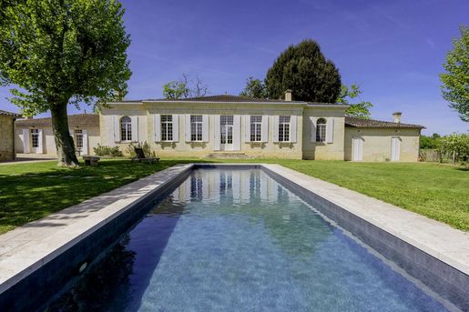 Maison 12 pièces 420 m² · à Podensac · 420 m² · 2 490 000 €