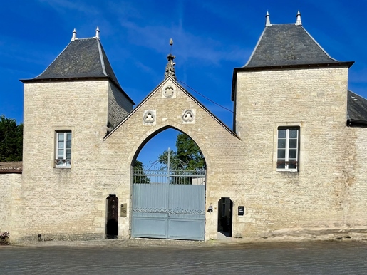 Maison 17 pièces 247 m² · à Tusson · 247 m² · 499 900 €