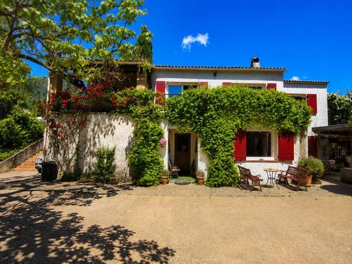Maison 10 pièces 276 m² · à Tourrette-Levens · 276 m² · 885 000 €