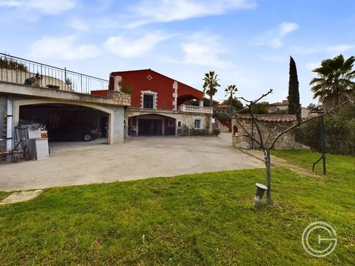 Maison 10 pièces 265 m² · à Contes · 265 m² · 725 000 €
