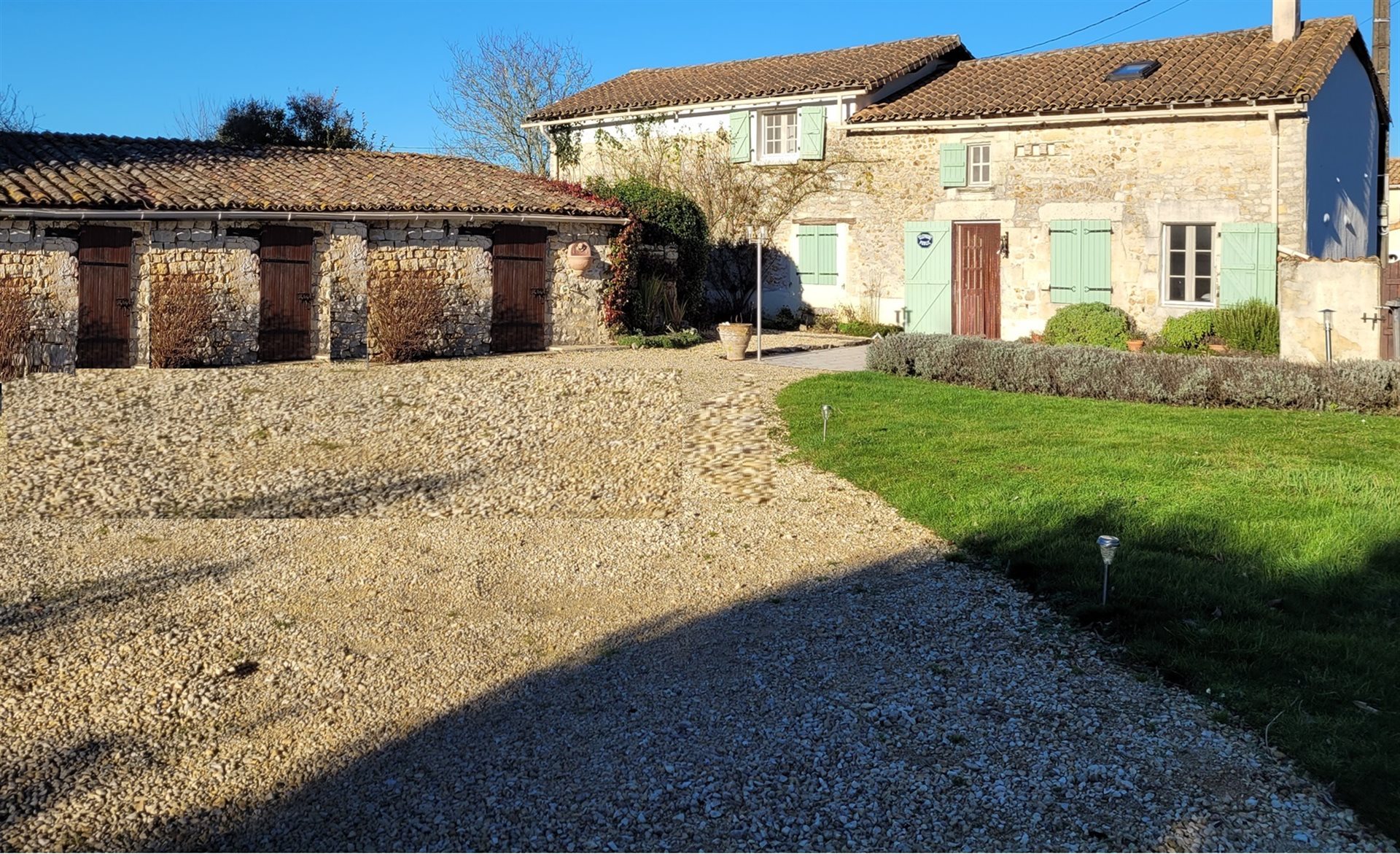 Maison 10 pièces 229 m² · à Pamproux · 229 m² · 269 500 €