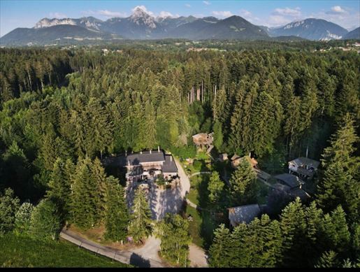 Local commercial 570 m² · à Larringes · 570 m² · 2 650 000 €