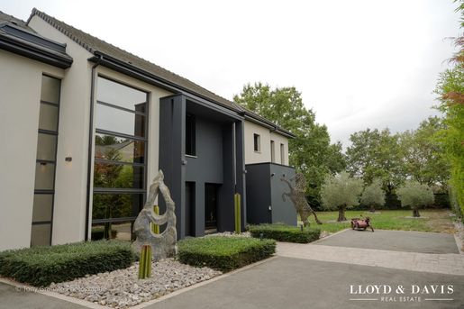 Maison 11 pièces 400 m² · à Beauvais · 400 m² · 1 751 000 €