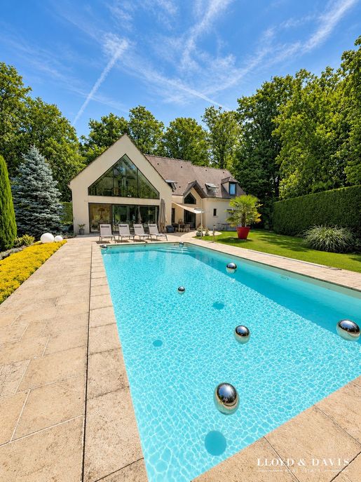 Maison 7 pièces 255 m² · à Lamorlaye · 255 m² · 1 090 000 €