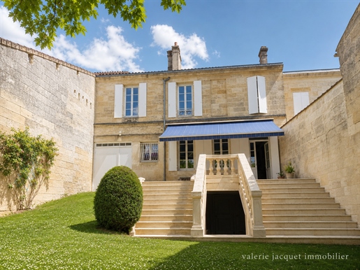 Maison 8 pièces 240 m² · à Coutras · 240 m² · 329 000 €