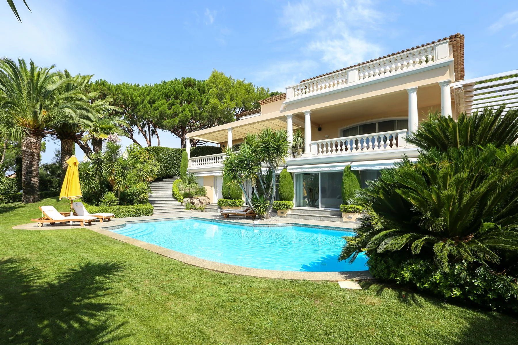 Beautiful Villa footsteps from the beach - Vue 3