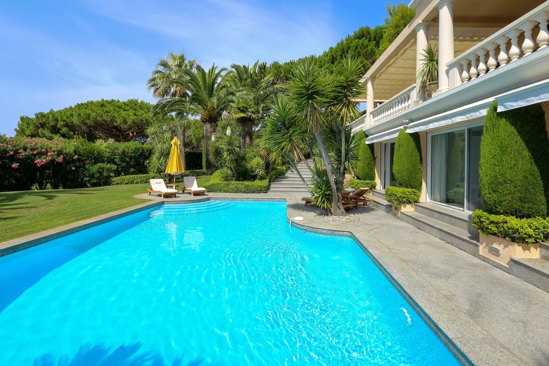Beautiful Villa footsteps from the beach - Vue 4