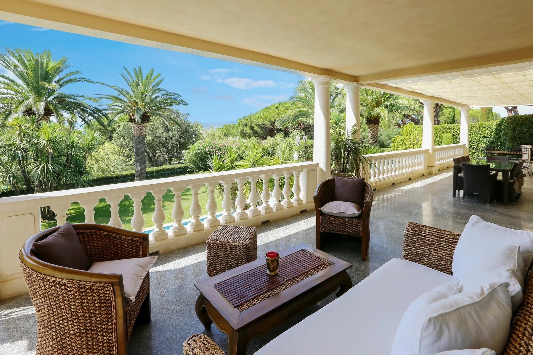 Beautiful Villa footsteps from the beach - Plus