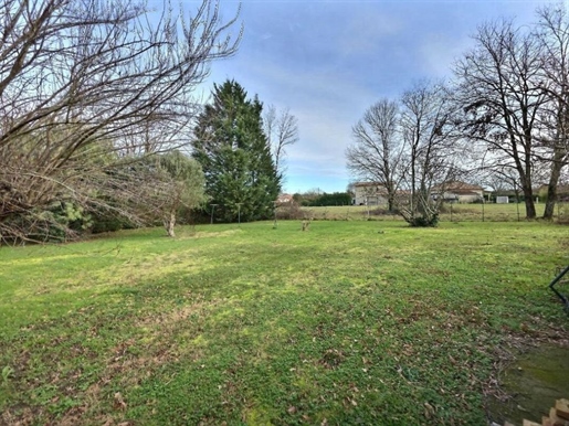 Terrain 900 m² · à Saint-Etienne-de-Tulmont · 900 m² · 45 000 €