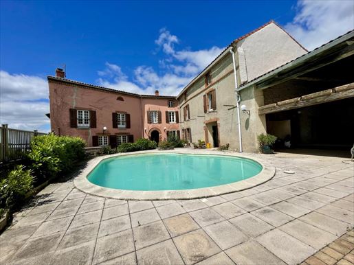 9 pièces 285 m² · à Andouque · 285 m² · 250 000 €