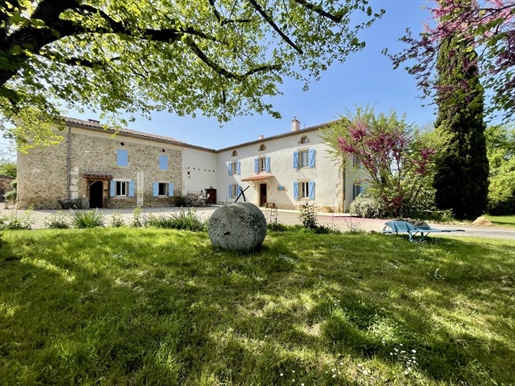 11 pièces 420 m² · à Saint-Genest-de-Contest · 420 m² · 737 000 €