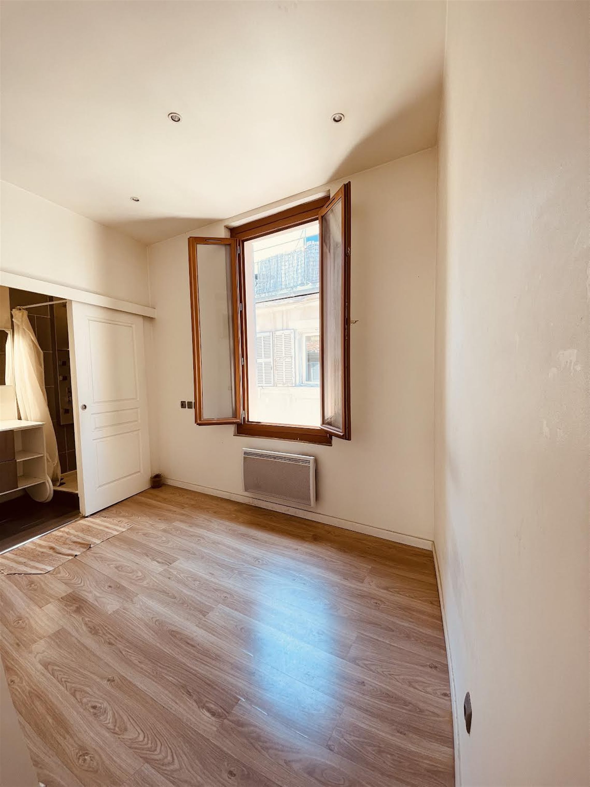 Marseille 2 Panier, 2-room crossing apartment, 37 m² - Plus