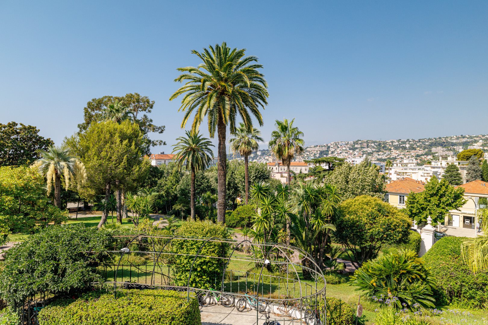 Nice Cimiez Stunning 3-Bedroom Apartment of 187 sqm with Terrace in a Prestigious... - Vue 5