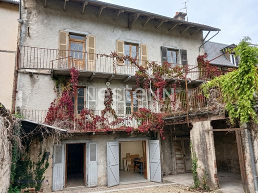 Maison 8 pièces 278 m² · à Bort-les-Orgues · 278 m² · 15 500 €