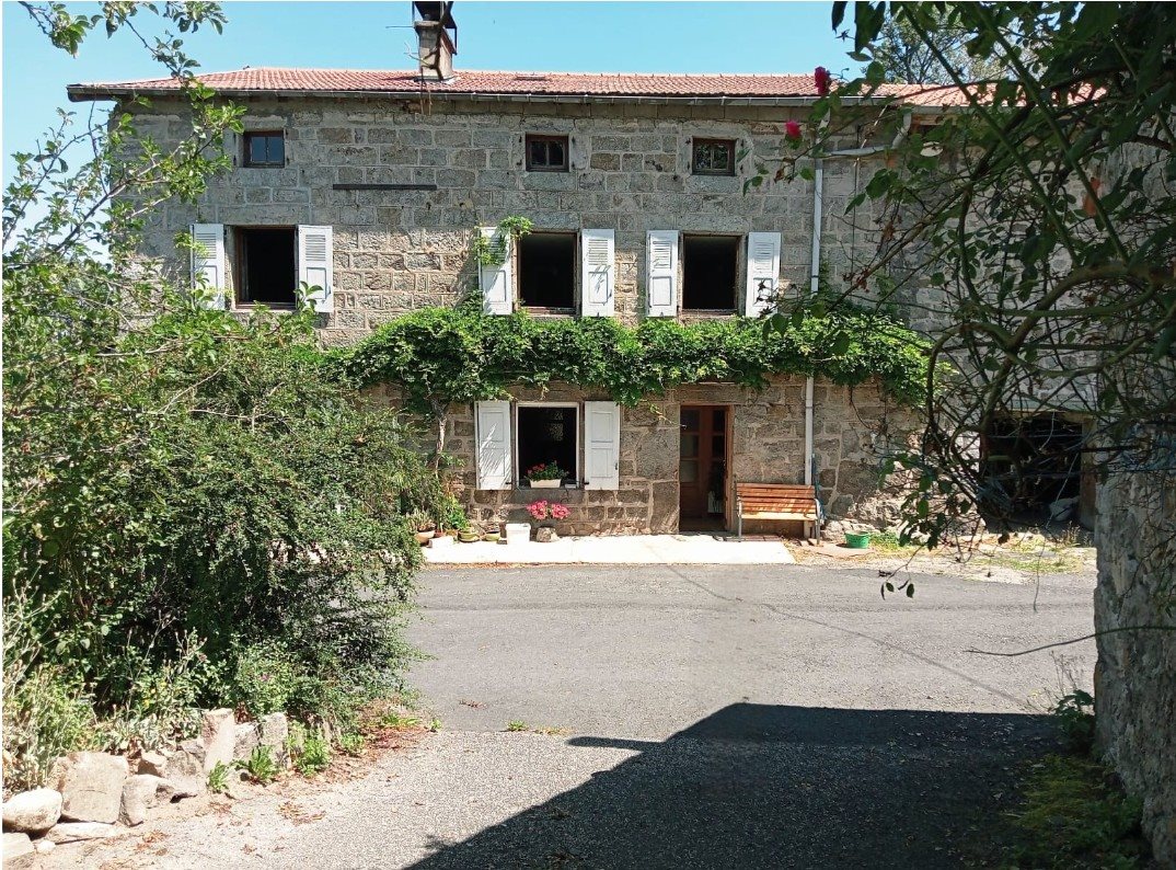 Saint-Romain-Lachalm 200m²