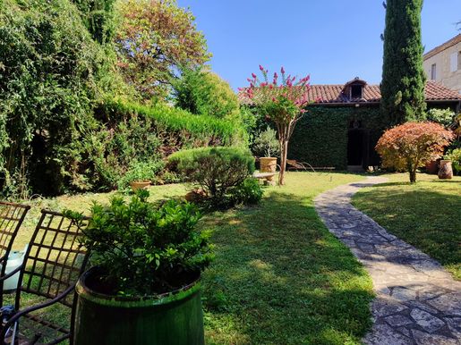 Maison 9 pièces 360 m² · à Condom · 360 m² · 418 000 €