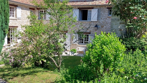 Maison 8 pièces 274 m² · à Thoiry · 274 m² · 450 000 €