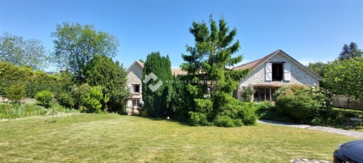 Maison 9 pièces 300 m² · à Montfort-l'Amaury · 300 m² · 650 000 €