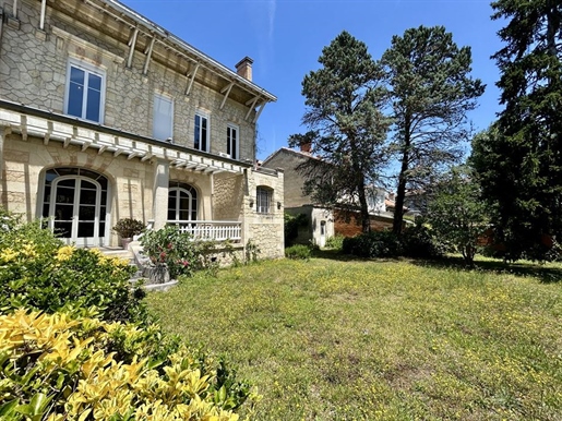 Maison 8 pièces 300 m² · à Bordeaux · 300 m² · 1 750 000 €