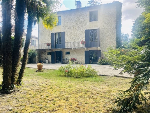 Maison 12 pièces 395 m² · à Cérons · 395 m² · 699 000 €