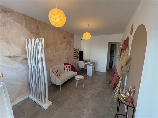Bien Commercial À Vendre · à Royan · 52 m² · 159 000 €
